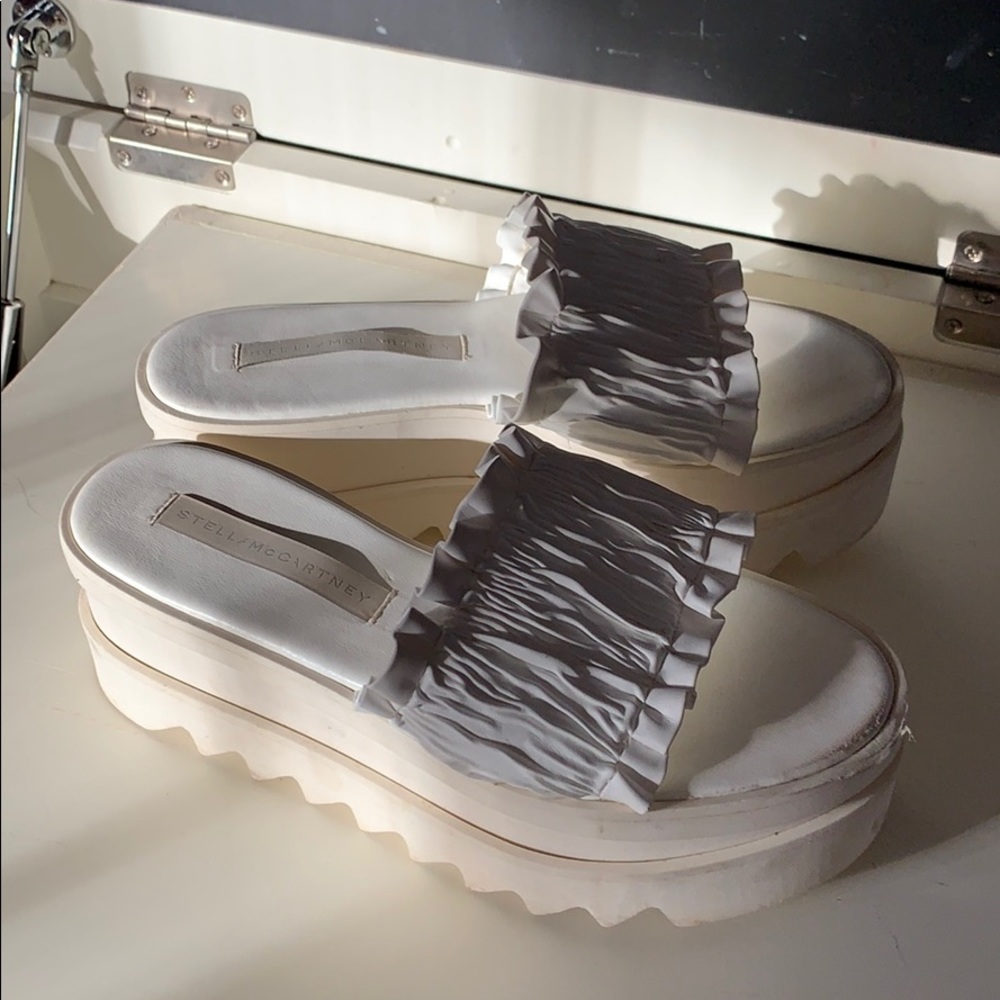 Stella- White wedge sandals